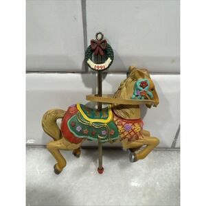 1991 CARLTON CHRISTMAS ORNAMENT " CHRISTMAS GO-ROUND "DATED CAROUSEL HORSE ES04
